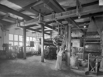 881325 Interieur van de N.V. Utrechtsche Machinefabriek Frans Smulders (Croeselaan 20) te Utrecht (of een andere ...